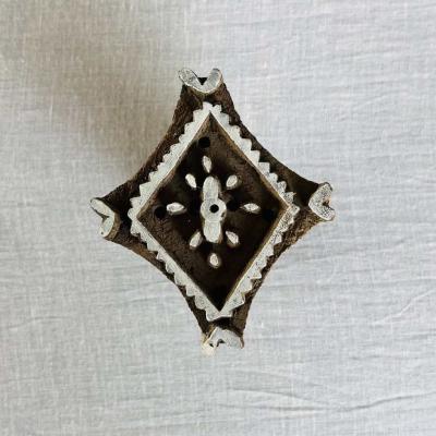 Diamond Mandala Motif Wood Block Stamp | Hand-Carved Indian Printing Block for Fabric, Clay, Paper | Ethnic Textile Tool